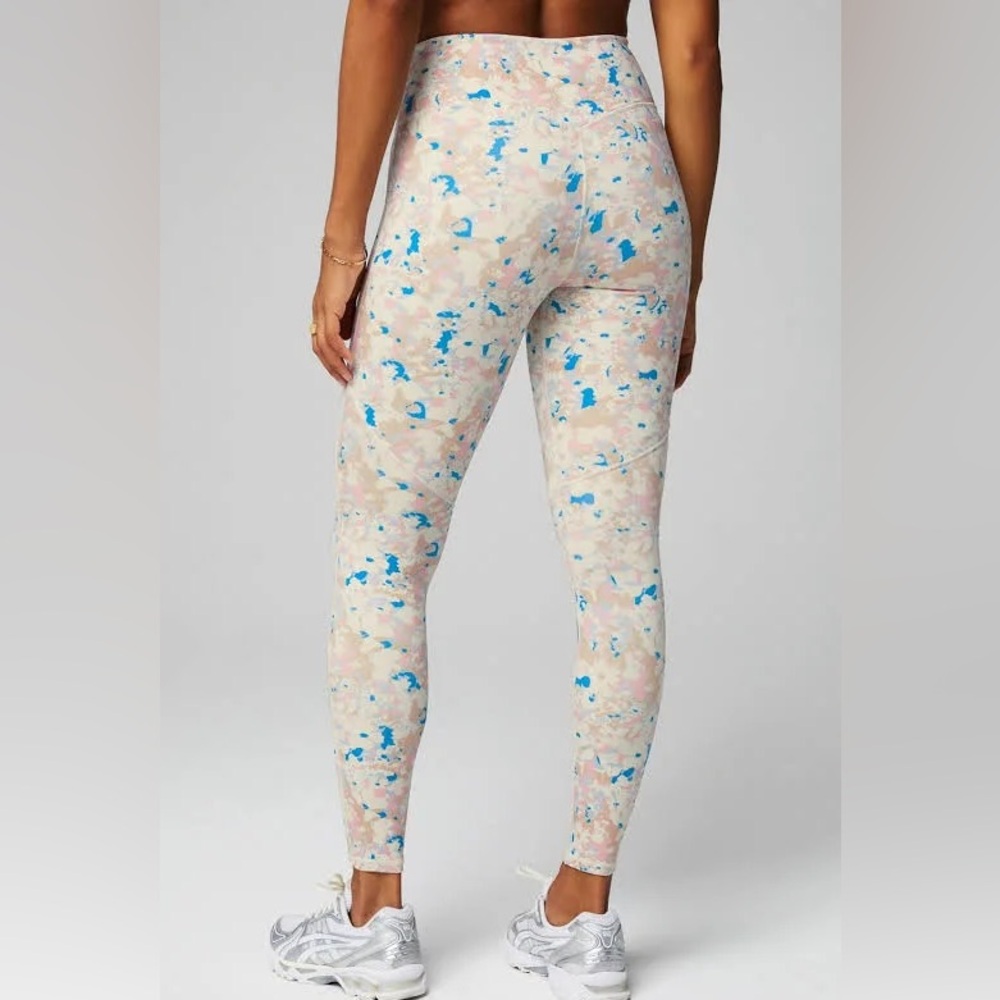 NWT Fabletics Anywhere Motion 365+ Leggings Femme Pop Floral XS so cute!